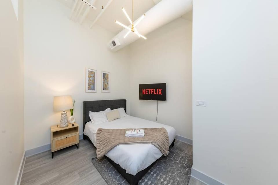 Luxury 6BR Suite Prime South Loop Perfect Location for Families or Groups Near Soldier Field, Museum Campus & McCormick Place Apartment in South Loop