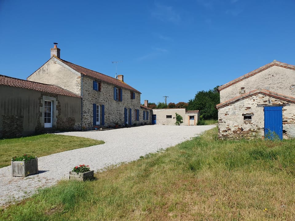 Property building, Facade/entrance, Off site