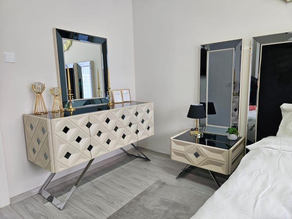 Bed, Living room, Photo of the whole room, Seating area, Bedroom, wardrobe
