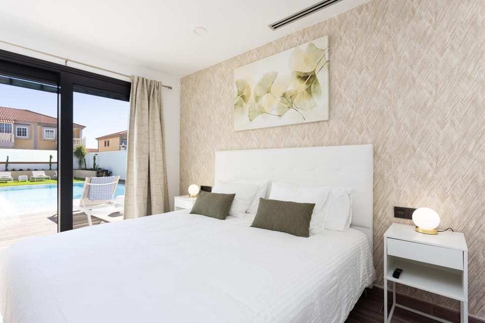Bed, View (from property/room), Balcony/Terrace, Photo of the whole room, Bedroom, Pool view, Swimming pool, air conditioner, air conditioner