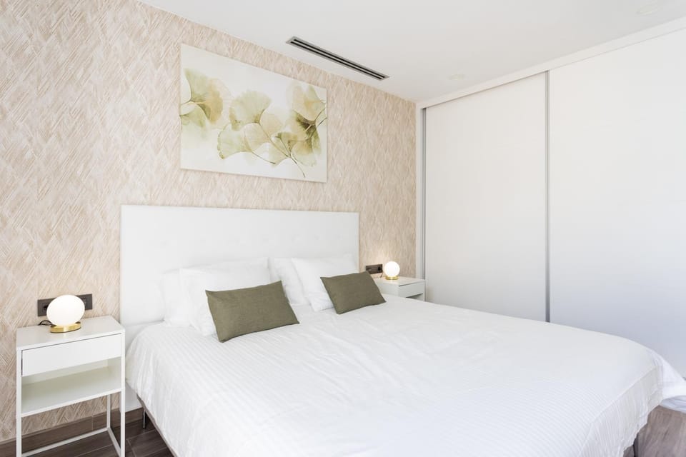 Bed, Photo of the whole room, Bedroom, safe, wardrobe, air conditioner, air conditioner
