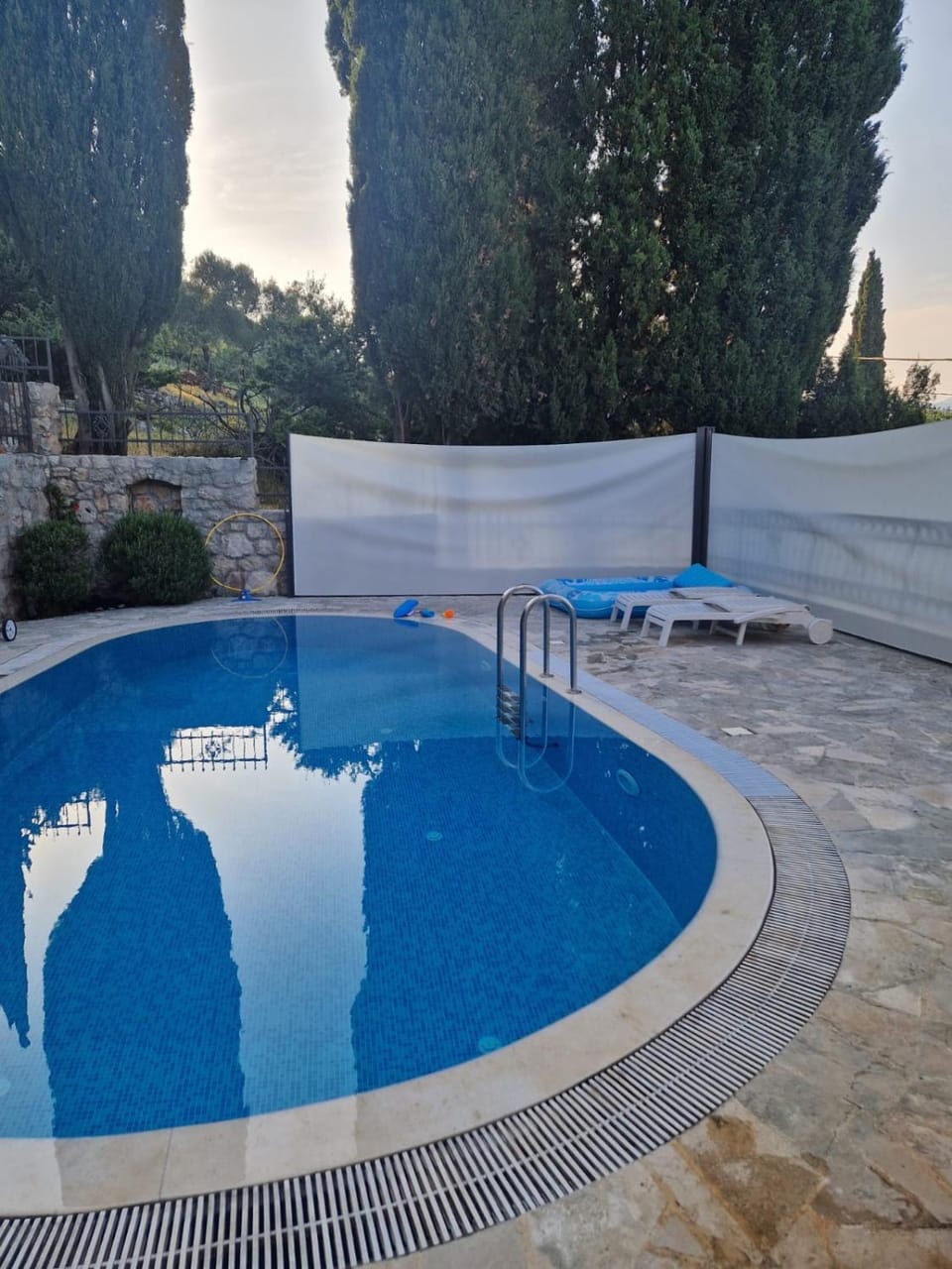 Day, Natural landscape, Pool view, Swimming pool, sunbed