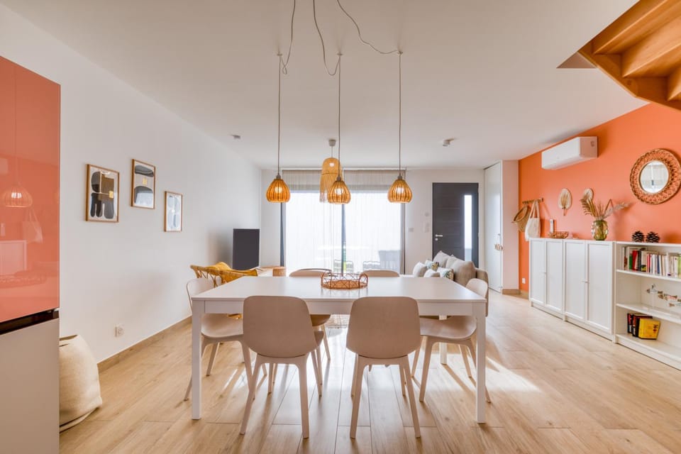 Property building, Kitchen or kitchenette, Living room