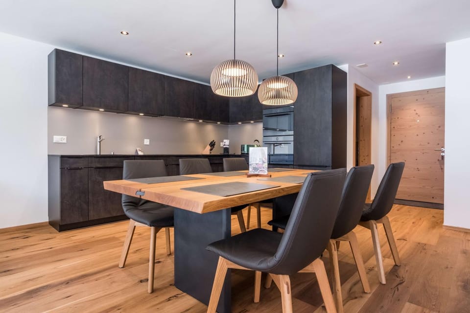 Dining area, kitchen