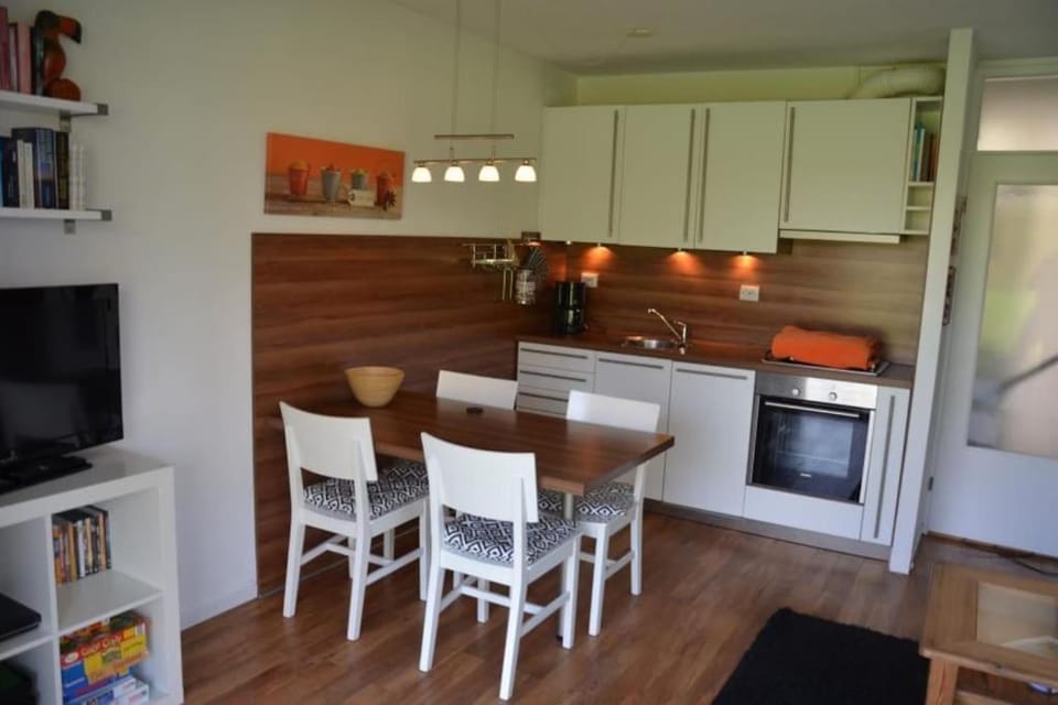 Kitchen or kitchenette, Dining area, pet friendly