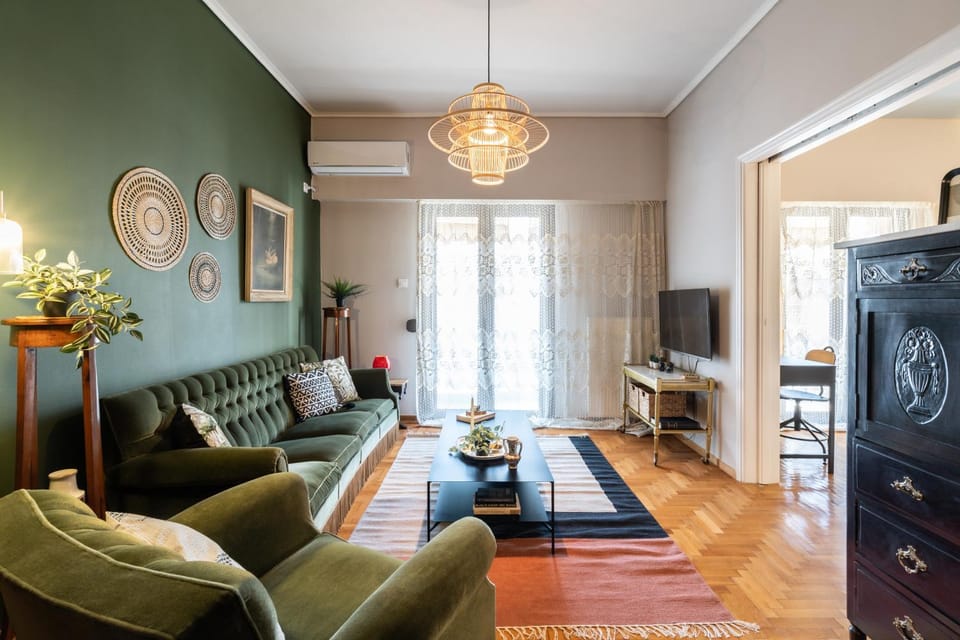 TV and multimedia, Living room, Seating area, air conditioner