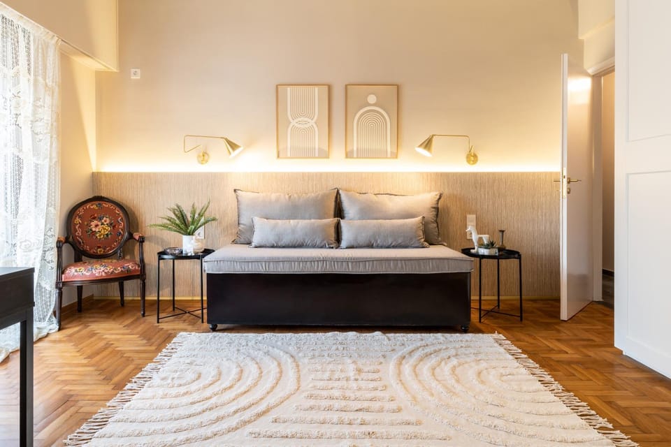 Bed, Living room