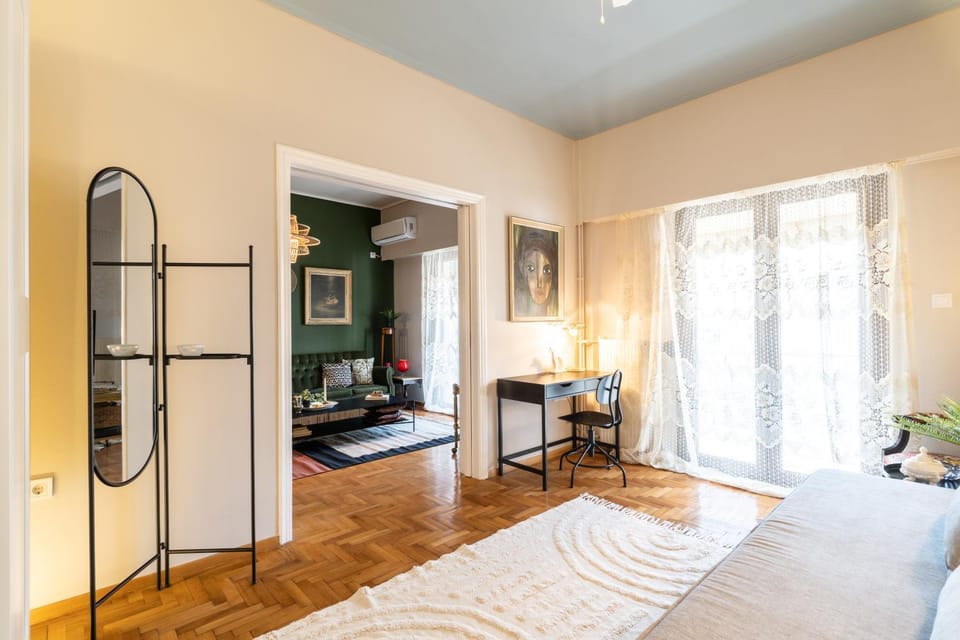 Living room, Photo of the whole room