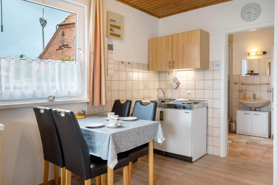 Property building, Kitchen or kitchenette, Living room