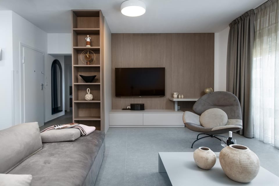 Communal lounge/ TV room, TV and multimedia, Living room, Seating area, Evening entertainment