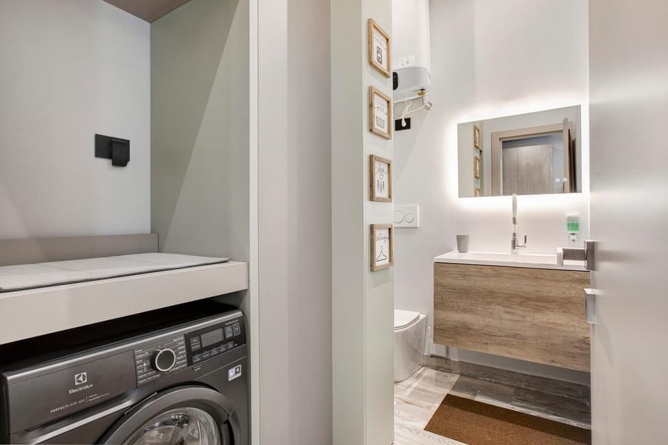 Bathroom, Living room