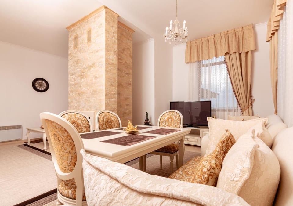 Living room, Dining area