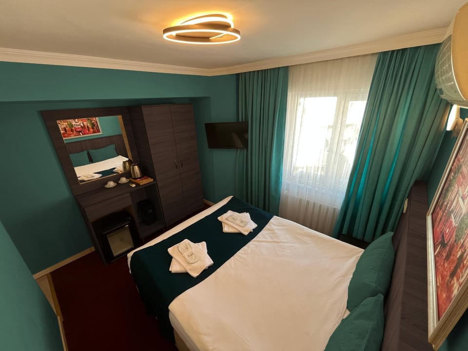 Bed, TV and multimedia, towels