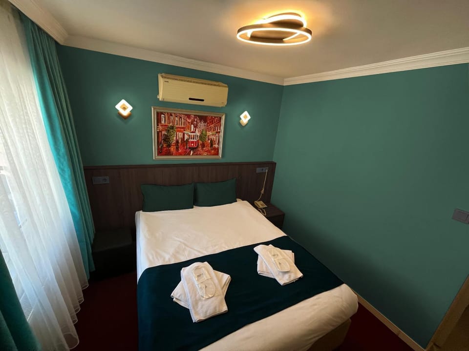 Bed, Photo of the whole room, Bedroom, towels, air conditioner