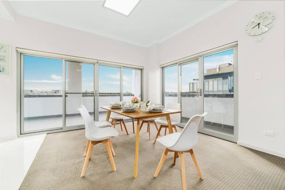 Spacious 3 bed apartment near airport with parking Apartment in Sydney
