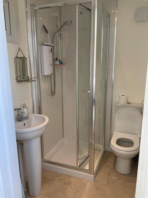 A Cotswold Cabin with Great Views and a Hot Tub Cabin in Stroud