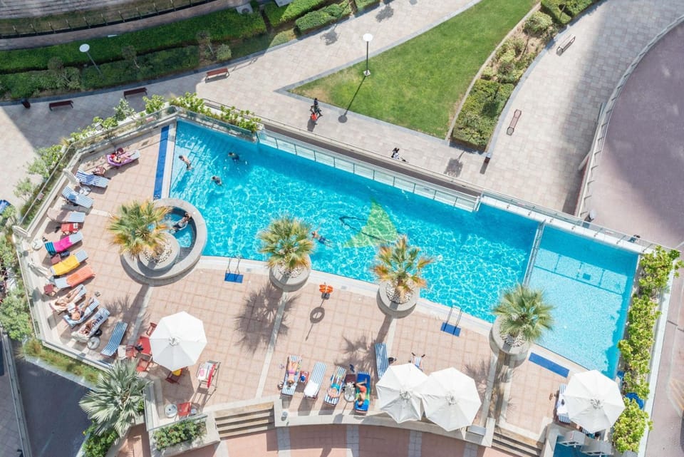 Swimming pool, Swimming pool