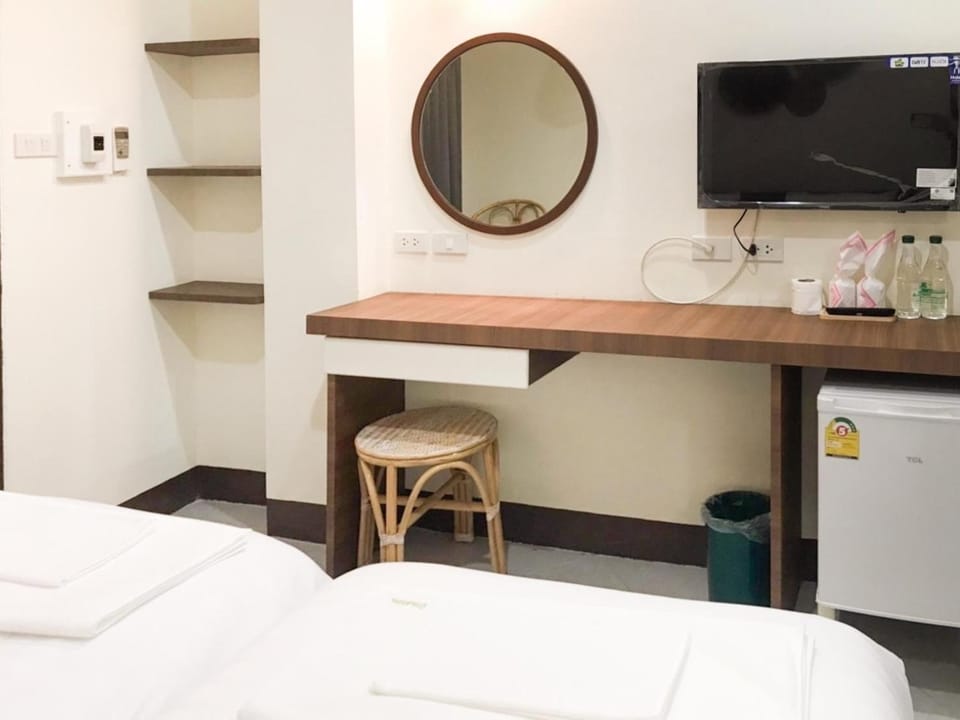 Property building, TV and multimedia, Photo of the whole room, Bedroom