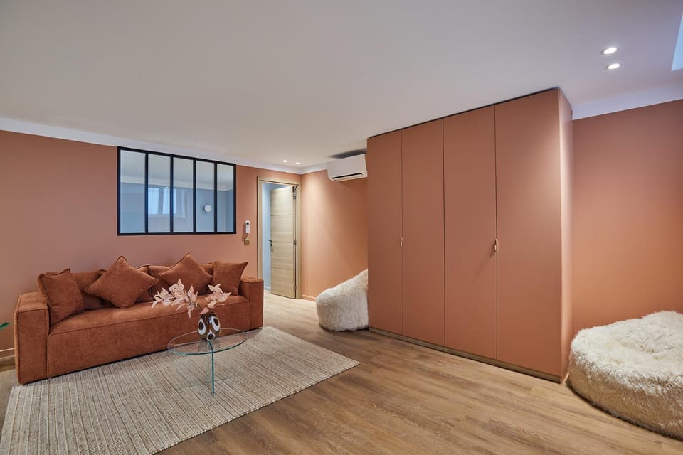 Seating area, wardrobe, air conditioner