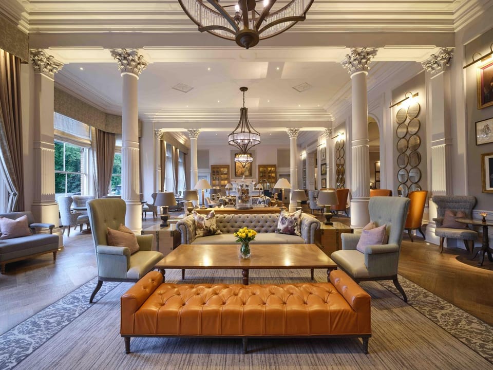 Restaurant/places to eat, Lounge or bar