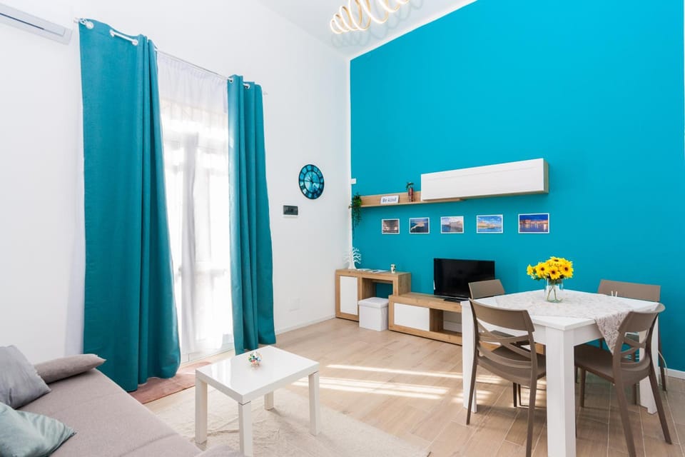 TV and multimedia, Living room, Seating area, Dining area, hair dresser