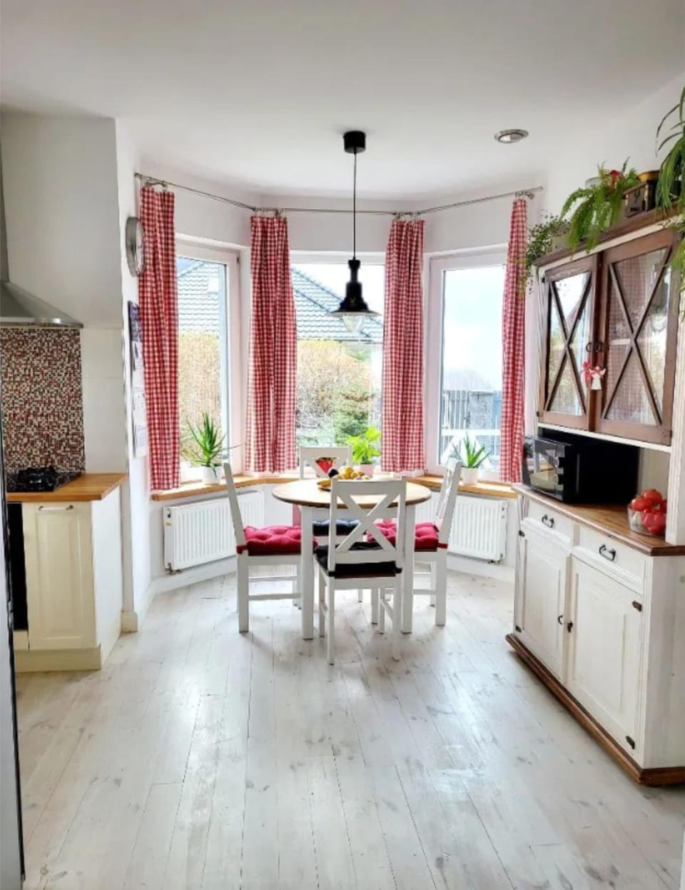 Day, Kitchen or kitchenette