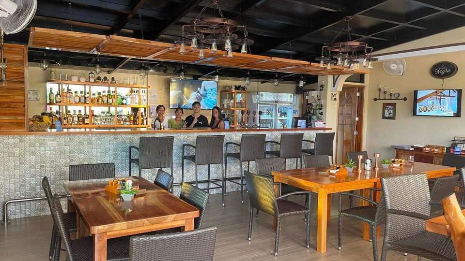 Restaurant/places to eat, Lounge or bar