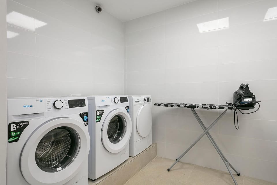 Property building, furniture, furniture, furniture, trouser press, trouser press, wardrobe, washing machine, dryer
