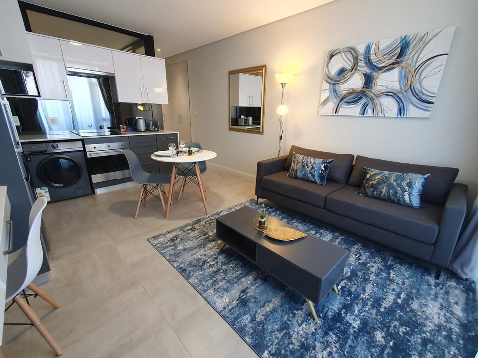 Kitchen or kitchenette, Living room, Seating area, Dining area