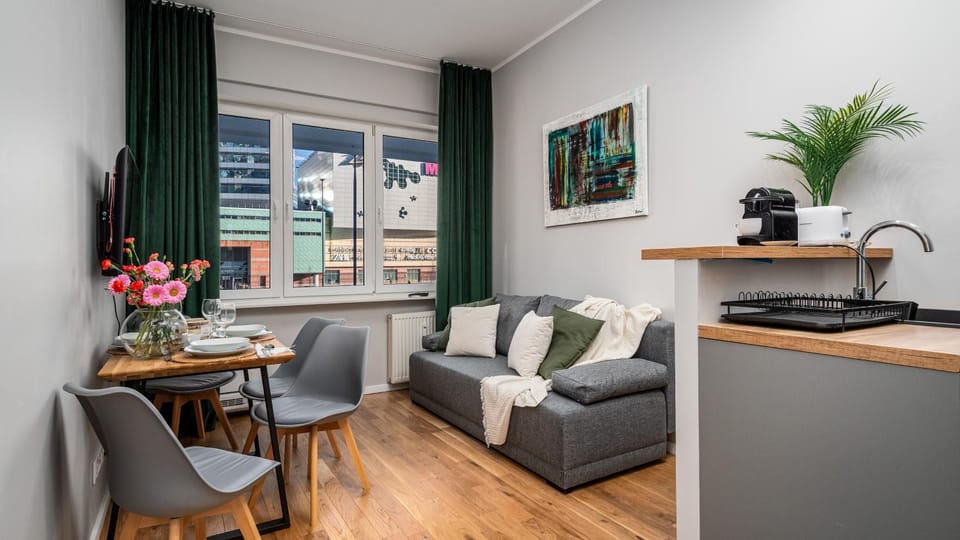 Kitchen or kitchenette, Living room, Seating area, Dining area