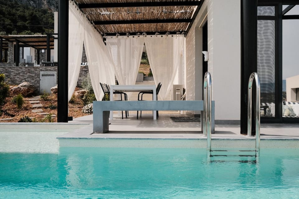 AELIA HORIZON VILLAS - Corinthia Villa in Islands