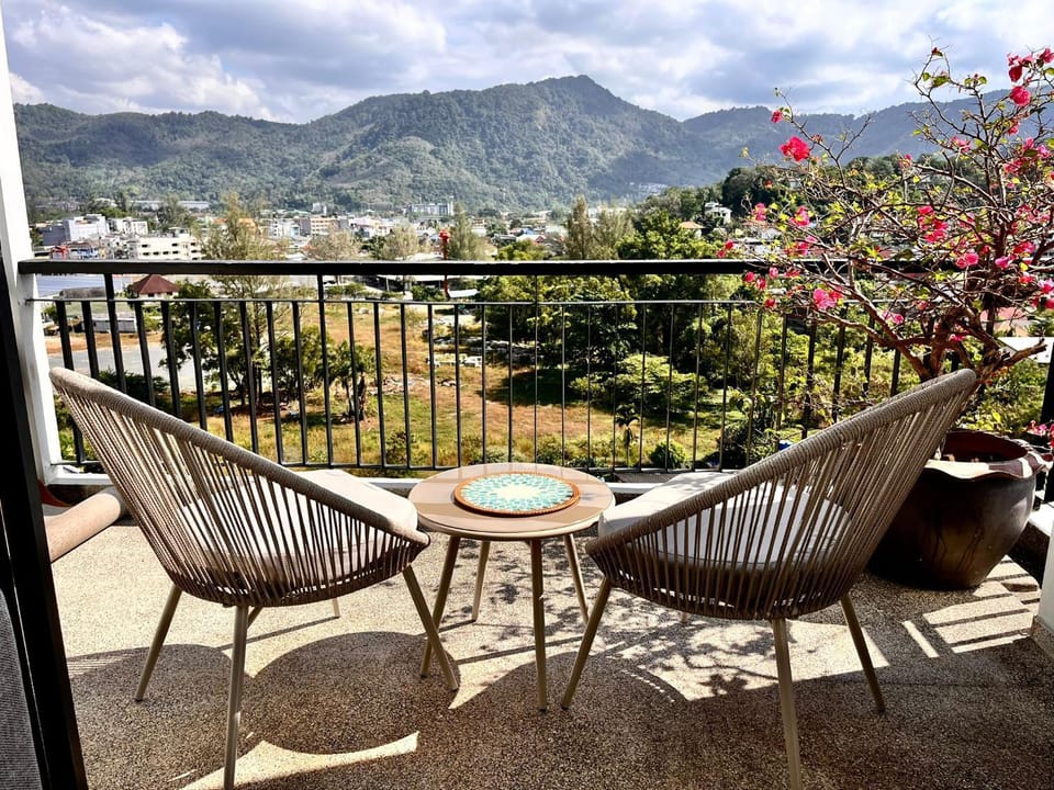Stylish penthouse with panoramic views at Icon Park Apartment in Kamala