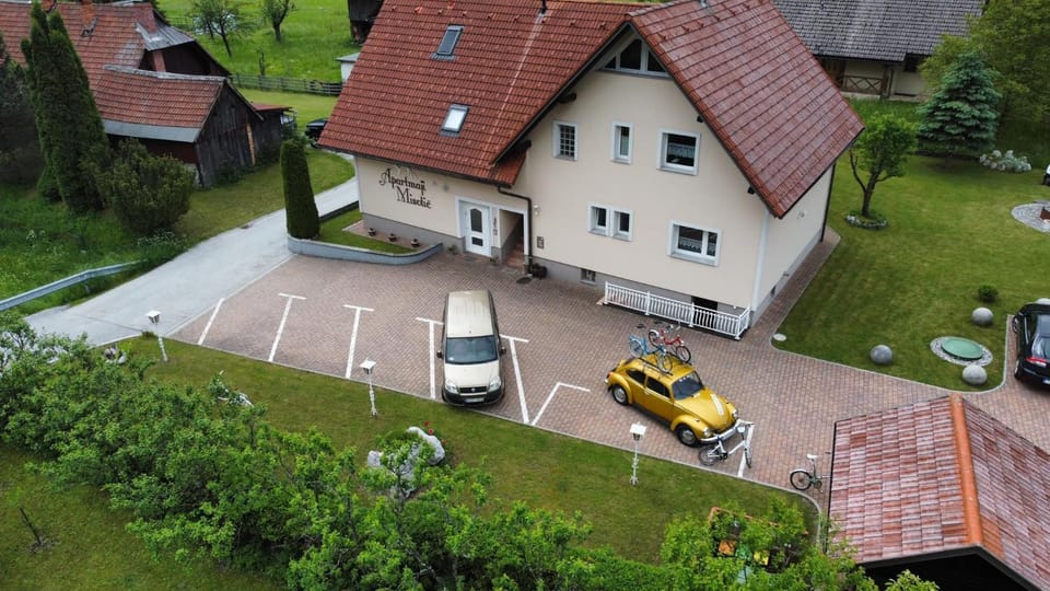Bird's eye view, Parking