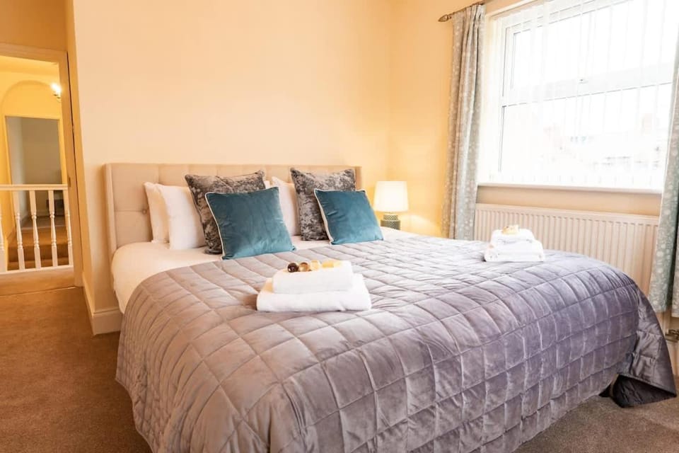 Great 3 bed Handbridge home Sleeps 6 EV Charger House in Chester