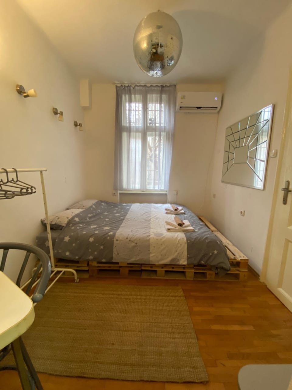 Shine DISCO room Apartment in Belgrade