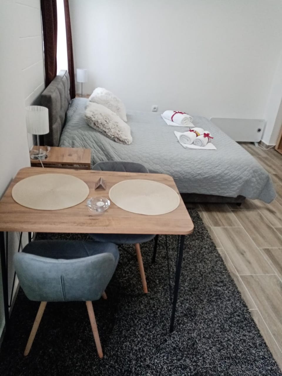 Bed, Living room, Photo of the whole room, Seating area, Dining area, Bedroom, towels