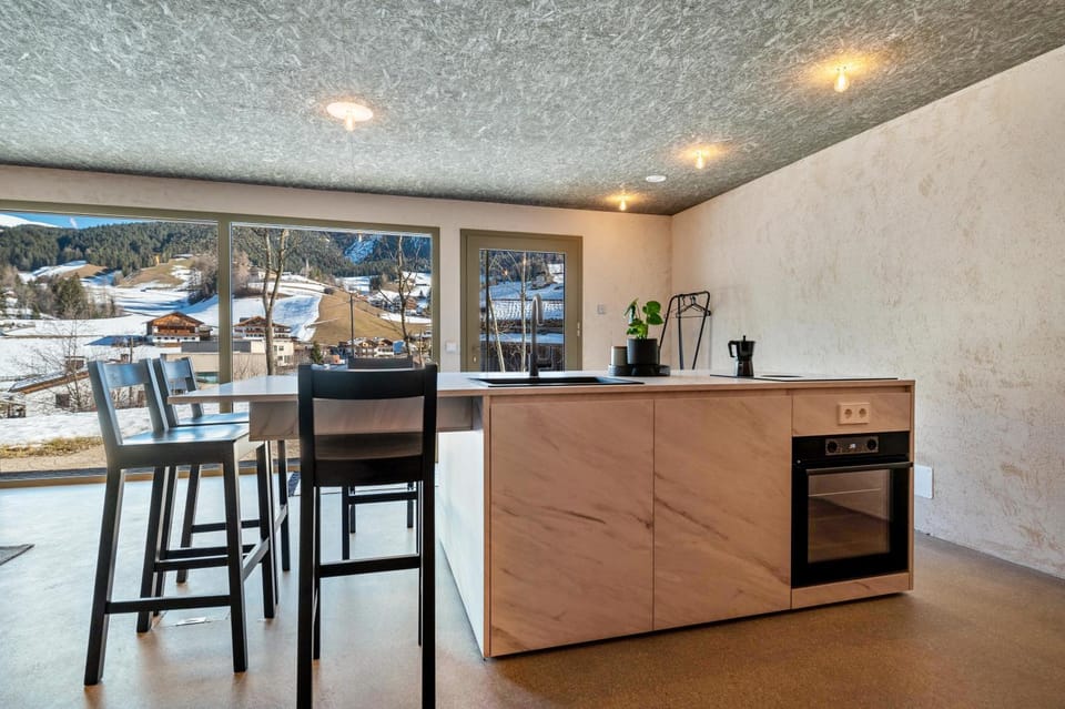 Property building, Kitchen or kitchenette, Living room