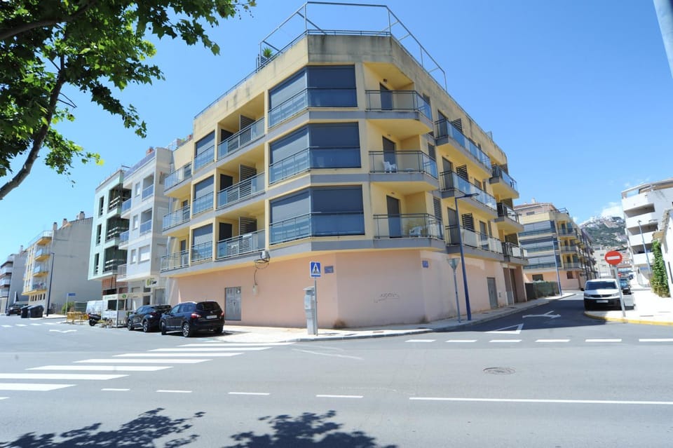 Property building, Facade/entrance, Off site