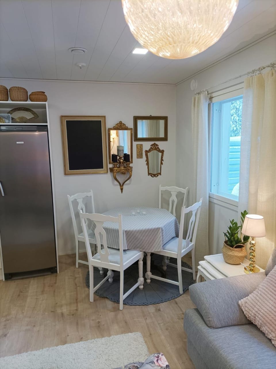 Photo of the whole room