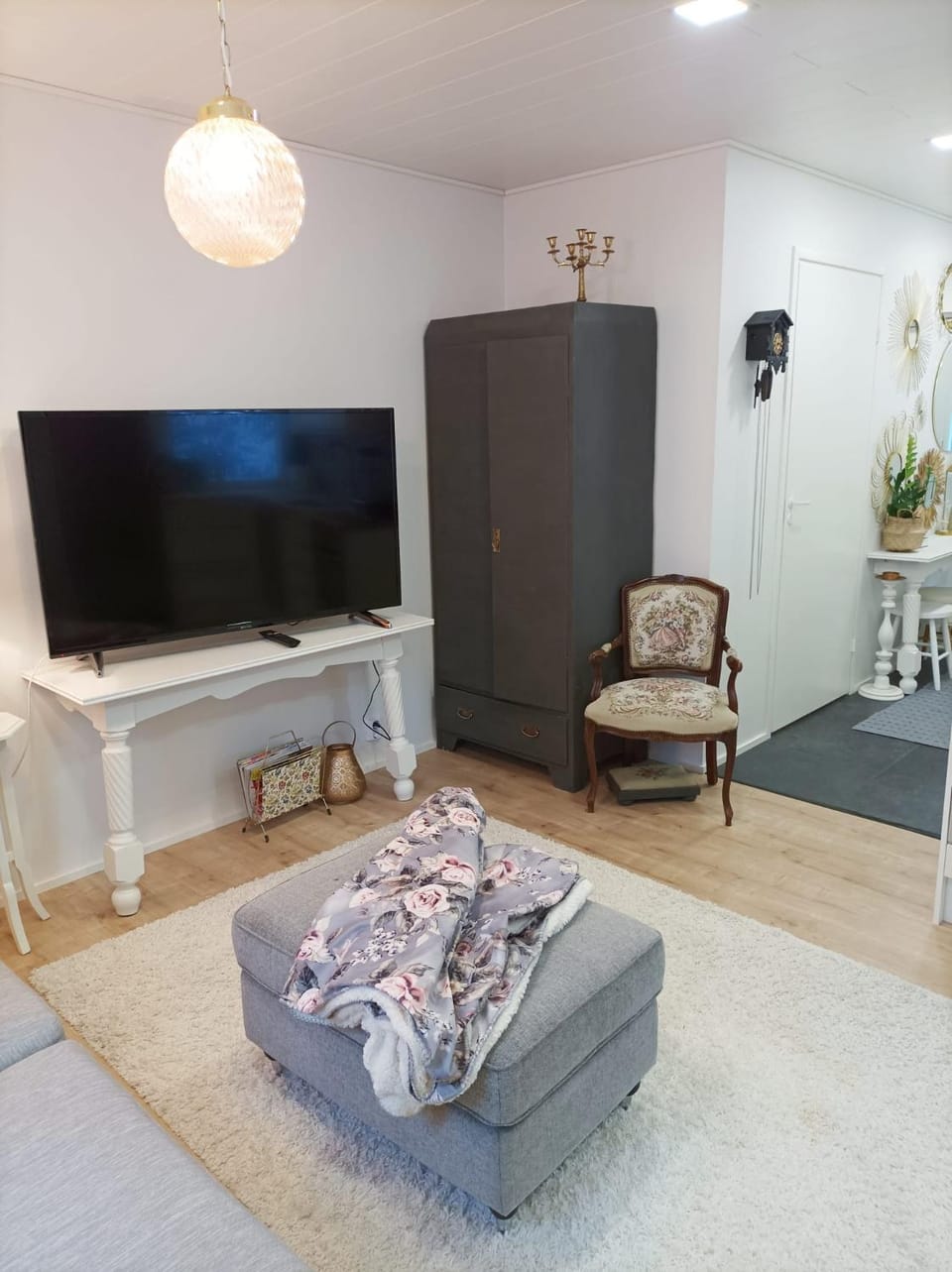 Communal lounge/ TV room