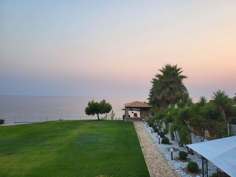 NAVARINO BATHS sea-front estate Villa in Messenia