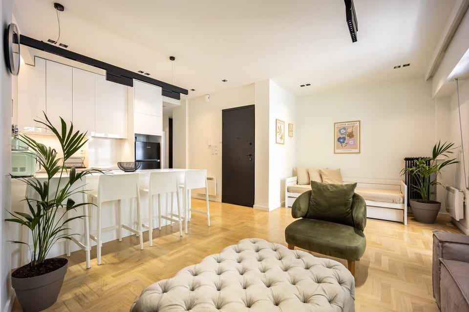 Kitchen or kitchenette, Living room, Seating area