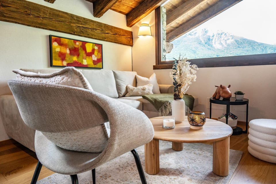 Living room, Seating area, Mountain view