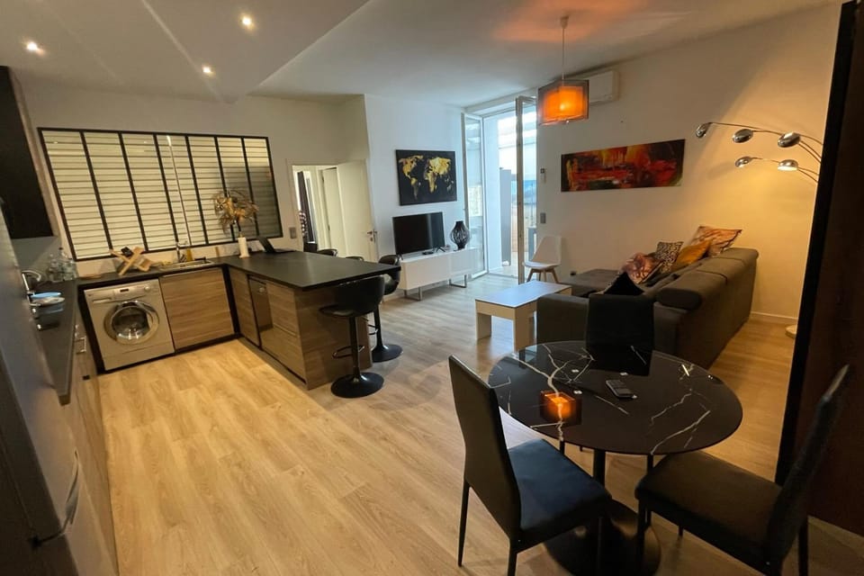 TV and multimedia, Living room, Seating area, Dining area, minibar