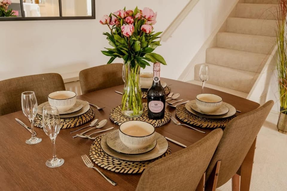 Enjoy river views with your coffee Walk to town House in Chester