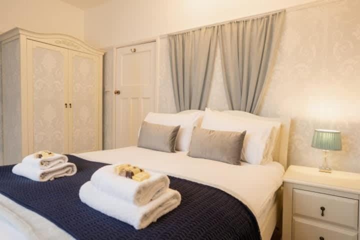 Wirral Retreat Cosy Cottage Near Port Sunlight House in Liverpool