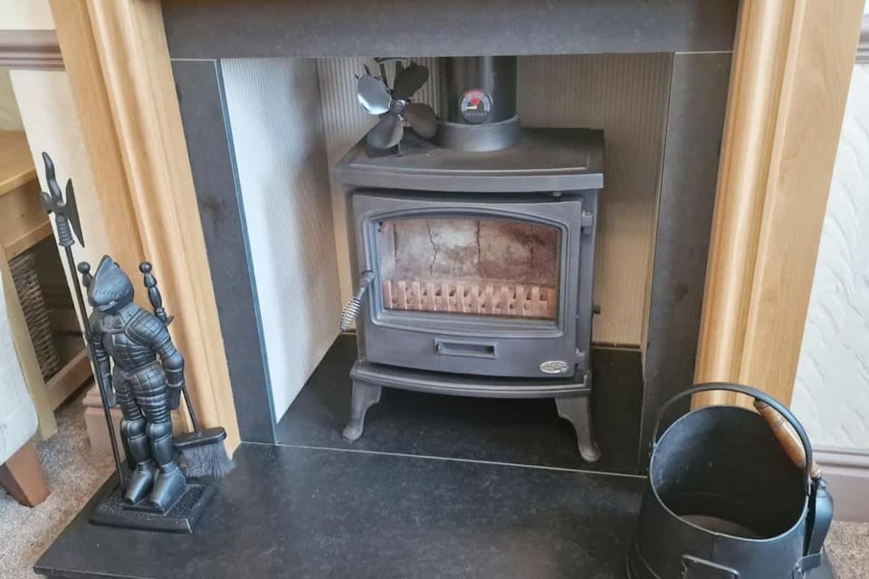 Wirral Retreat Cosy Cottage Near Port Sunlight House in Liverpool
