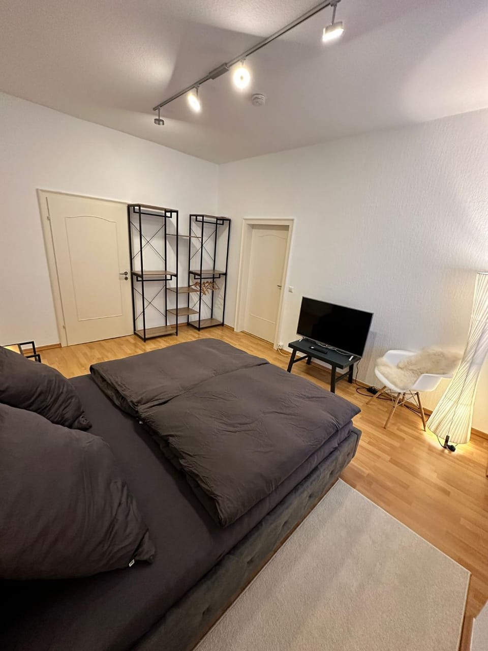 Bed, Photo of the whole room, Evening entertainment, Bedroom