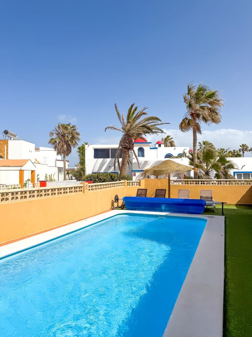 Day, Solarium, Pool view, Swimming pool, sunbed