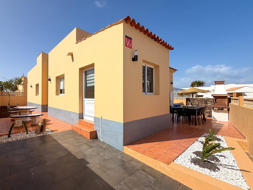 Property building, Day, BBQ facilities, Balcony/Terrace, Parking